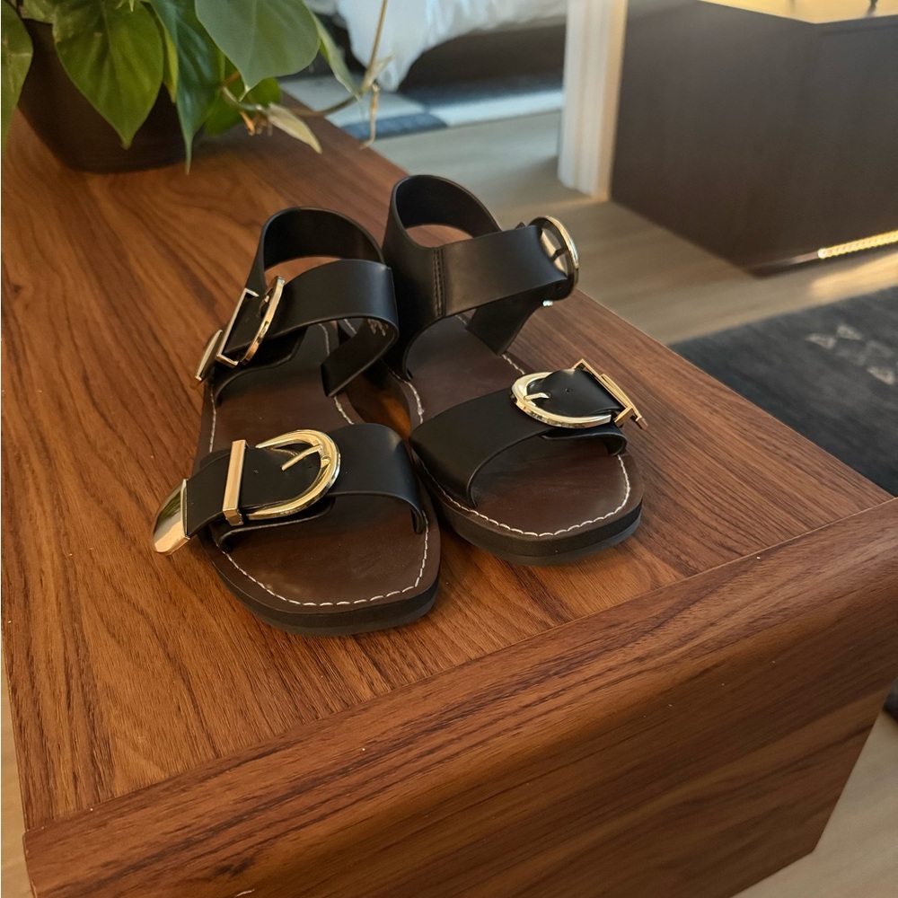 NWOT Universal thread faux leather black sandal
Size 7 - Picture 4 of 9